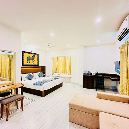 Mewar Palace Resort And Spa Udaipur Eksteriør billede
