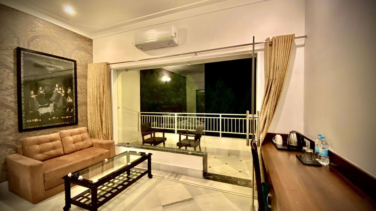 Mewar Palace Resort And Spa Udaipur Eksteriør billede