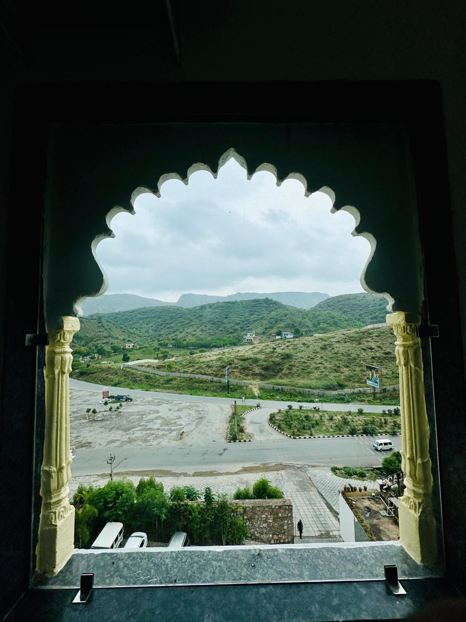 Mewar Palace Resort And Spa Udaipur Eksteriør billede